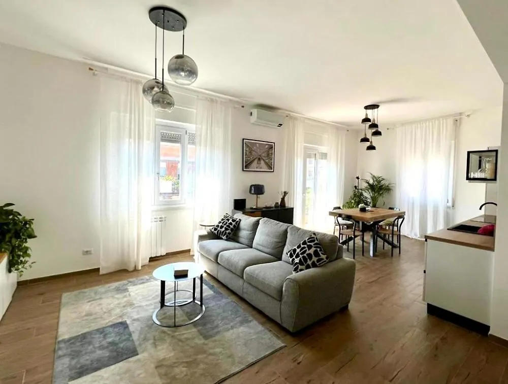 Apartment Rome With Friends - 2 Bedrooms And Amazing Living Room